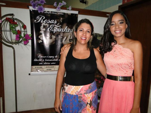 Sâmylla Santos e a pedagoga do Campus Januária Marlenice Guedes
